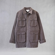 "کت سافاری Mamoot جلو، رنگ قهوه‌ای با دوخت تمیز و طراحی ساده"