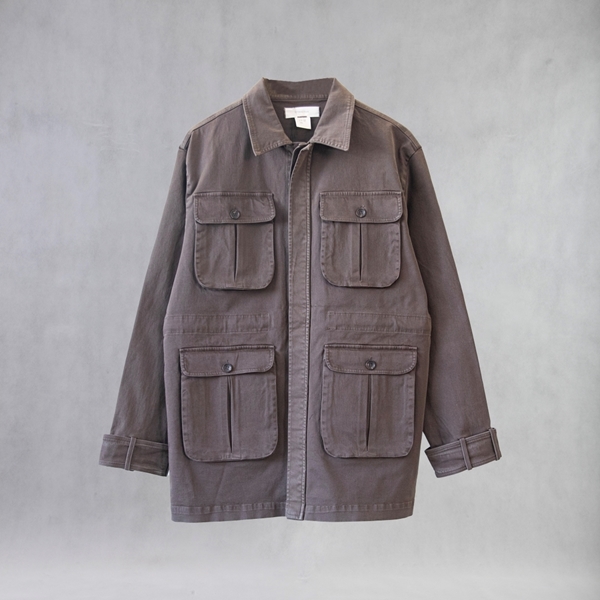 "کت سافاری Mamoot جلو، رنگ قهوه‌ای با دوخت تمیز و طراحی ساده"