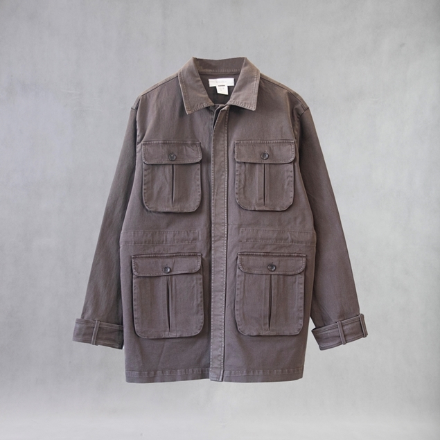 "کت سافاری Mamoot جلو، رنگ قهوه‌ای با دوخت تمیز و طراحی ساده"