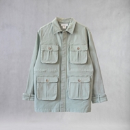 "کت سافاری Mamoot جلو، رنگ سبز روشن با دوخت تمیز و طراحی ساده"