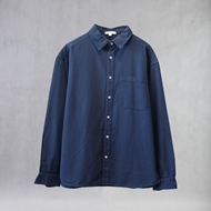 نمای جلوی پیراهن Levi از برند ITIZ به رنگ سرمه‌ای، با طراحی کژوال و ساختار کلاسیک برای استفاده روزمره