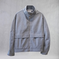 نمای جلوی کت Sciel از برند ITIZ در رنگ طوسی با طراحی نیمه‌اورسایز