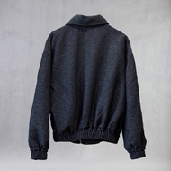 نمای پشت کاپشن Renoir رنگ ذغالی با فرم آزاد و دوخت تمیز