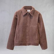 نمای جلو کت Lumiere رنگ قهوه‌ای با بافت نرم فتر