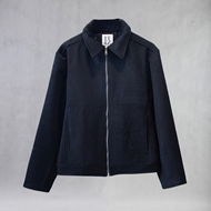 نمای جلو کت Lumiere رنگ مشکی با فرم ساده و تمیز