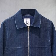 جزئیات دوخت و بافت پارچه کت جین بیسیک سرمه‌ای ITIZ